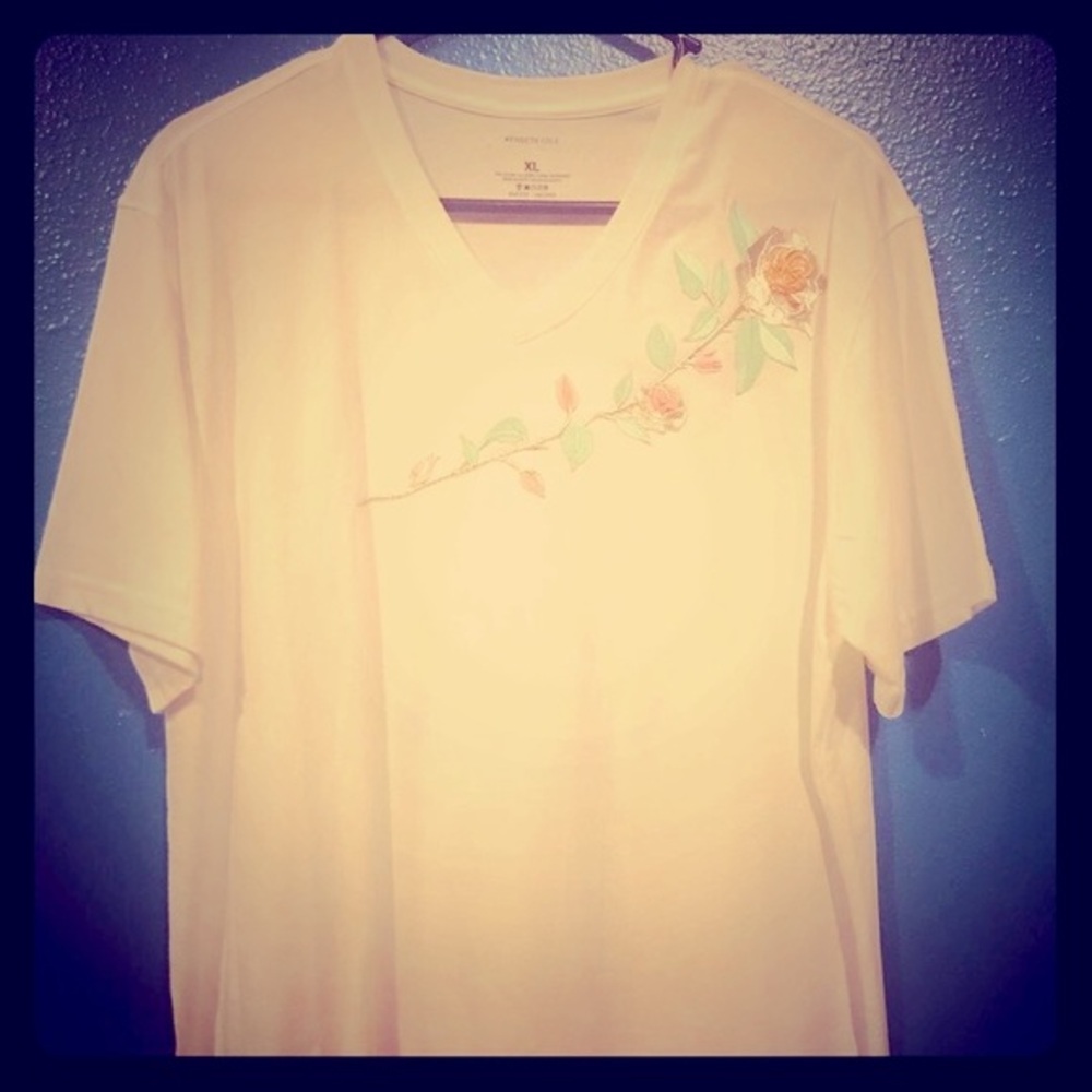 NWOT White Rose Embroidered Stretch White T-Shirt